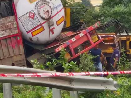 Nashik: One Killed After LPG Tanker Overturns on Mumbai-Agra Highway Near Chandwad, Traffic Diverted | Nashik: One Killed After LPG Tanker Overturns on Mumbai-Agra Highway Near Chandwad, Traffic Diverted
