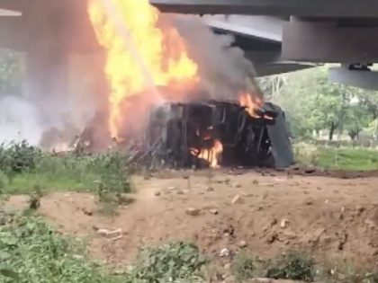 Mumbai Expressway Accident: Truck Falls Off Flyover and Bursts Into Flames in Haryana; 2 Injured (Watch Video) | Mumbai Expressway Accident: Truck Falls Off Flyover and Bursts Into Flames in Haryana; 2 Injured (Watch Video) Mumbai Expressway Accident: Truck Falls Off Flyover and Bursts Into Flames in Haryana; 2 Injured (Watch Video) | Mumbai Expressway Accident: Truck Falls Off Flyover and Bursts Into Flames in Haryana; 2 Injured (Watch Video)