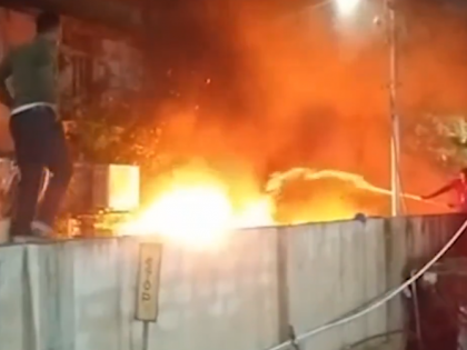 Mumbai Fire: Blaze Erupts at Dadar Terminus Parking Area; No Injuries Reported (Watch Video) | Mumbai Fire: Blaze Erupts at Dadar Terminus Parking Area; No Injuries Reported (Watch Video) Mumbai Fire: Blaze Erupts at Dadar Terminus Parking Area; No Injuries Reported (Watch Video) | Mumbai Fire: Blaze Erupts at Dadar Terminus Parking Area; No Injuries Reported (Watch Video)