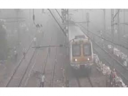 Mumbai Local Updates: Heavy rain affect Mumbai local train service, Central, Harbor line running late | Mumbai Local Updates: Heavy rain affect Mumbai local train service, Central, Harbor line running late