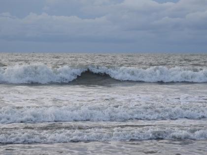 Mumbai High Tide Forecast: Wave Measuring 4.88 Meters Expected at 12.16 PM on May 8 | Mumbai High Tide Forecast: Wave Measuring 4.88 Meters Expected at 12.16 PM on May 8