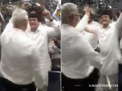Watch: Men’s Compartment In Mumbai Local Train Turns into Garba Dance Floor, Video Goes Viral | Watch: Men’s Compartment In Mumbai Local Train Turns into Garba Dance Floor, Video Goes Viral