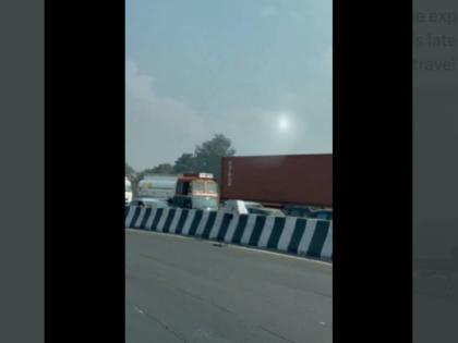 Mumbai-Nashik Highway Traffic Update: Two Injured as Cement Bulker Rams Into Truck in Thane, Causing Vehicular Jam | Mumbai-Nashik Highway Traffic Update: Two Injured as Cement Bulker Rams Into Truck in Thane, Causing Vehicular Jam