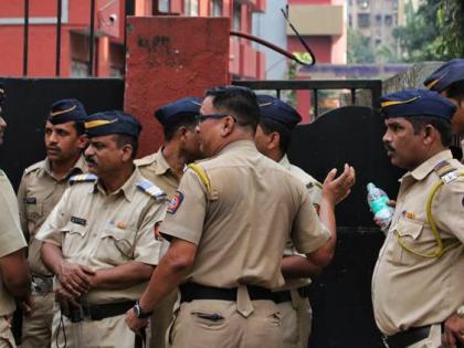 Mumbai: Drunk Man Rams Car Into Police Barricades on Gokhale Bridge, Other Vehicles To Flee ‘Nakabandi’