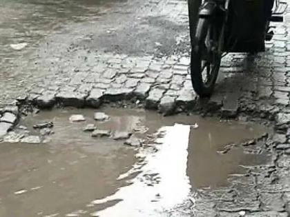Thane: 23-year-old man falls off motorcycle due to pothole, crushed to death by truck | Thane: 23-year-old man falls off motorcycle due to pothole, crushed to death by truck