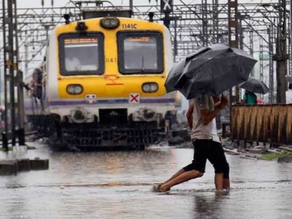 Maharashtra: Mumbai local train services hit by rain | Maharashtra: Mumbai local train services hit by rain
