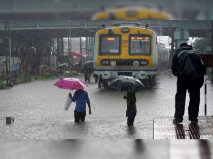 Maharashtra Rains: Waterlogging reported between Churchgate - Marine Lines railway station | Maharashtra Rains: Waterlogging reported between Churchgate - Marine Lines railway station