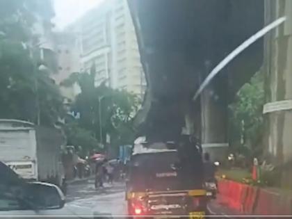 Mumbai Rains: Heavy Showers Near Azad Nagar Metro Cause Severe Waterlogging; Pedestrians Struggle Through Knee-Deep Water (Watch Video) | Mumbai Rains: Heavy Showers Near Azad Nagar Metro Cause Severe Waterlogging; Pedestrians Struggle Through Knee-Deep Water (Watch Video)