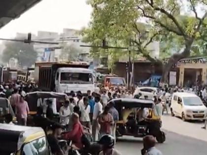 Mumbai Accident: Dumper Truck Runs Over 4 in Govandi; 3 Dead, 1 Critically Injured (Watch Video) | Mumbai Accident: Dumper Truck Runs Over 4 in Govandi; 3 Dead, 1 Critically Injured (Watch Video) Mumbai Accident: Dumper Truck Runs Over 4 in Govandi; 3 Dead, 1 Critically Injured (Watch Video) | Mumbai Accident: Dumper Truck Runs Over 4 in Govandi; 3 Dead, 1 Critically Injured (Watch Video)
