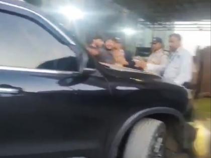 Mumbai Road Rage: Drunk Men in SUV Attempt to Run Over 8 People in Mira Road Society (Watch Video) | Mumbai Road Rage: Drunk Men in SUV Attempt to Run Over 8 People in Mira Road Society (Watch Video) Mumbai Road Rage: Drunk Men in SUV Attempt to Run Over 8 People in Mira Road Society (Watch Video) | Mumbai Road Rage: Drunk Men in SUV Attempt to Run Over 8 People in Mira Road Society (Watch Video)