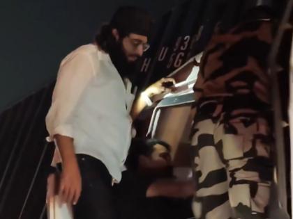 Mumbai–Ahmedabad Highway Accident: Trailer Overturns in Nalasopara; Driver Rescued After Two Hours | Mumbai–Ahmedabad Highway Accident: Trailer Overturns in Nalasopara; Driver Rescued After Two Hours