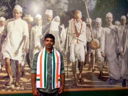 Singer collects soil from 40 Pulwama bravehearts' houses to build memorial | Singer collects soil from 40 Pulwama bravehearts' houses to build memorial