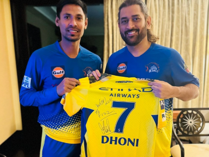 IPL 2024: Mustafizur Rahman Receives Signed Jersey From MS Dhoni As He Leaves CSK Camp for National Duty (See Pic) | IPL 2024: Mustafizur Rahman Receives Signed Jersey From MS Dhoni As He Leaves CSK Camp for National Duty (See Pic)