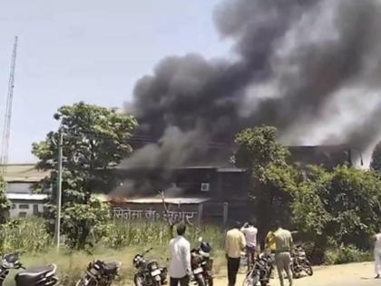 Uttar Pradesh: Massive Fire Breaks Out at Maruti Showroom in Muzaffarnagar; Multiple Vehicles Destroyed (Watch Video) | Uttar Pradesh: Massive Fire Breaks Out at Maruti Showroom in Muzaffarnagar; Multiple Vehicles Destroyed (Watch Video)