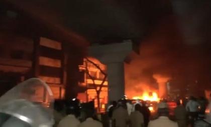 Nagpur Violence: Mumbai on High Alert, Security Tightened Across City | Nagpur Violence: Mumbai on High Alert, Security Tightened Across City Nagpur Violence: Mumbai on High Alert, Security Tightened Across City | Nagpur Violence: Mumbai on High Alert, Security Tightened Across City