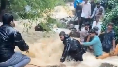 Nashik: Tourists Rescued After Getting Trapped in Sudden Water Surge at Dugarwadi Waterfall (Watch Video) | Nashik: Tourists Rescued After Getting Trapped in Sudden Water Surge at Dugarwadi Waterfall (Watch Video) Nashik: Tourists Rescued After Getting Trapped in Sudden Water Surge at Dugarwadi Waterfall (Watch Video) | Nashik: Tourists Rescued After Getting Trapped in Sudden Water Surge at Dugarwadi Waterfall (Watch Video)