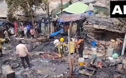 Navi Mumbai Fire: Massive Blaze Engulfs Belapur Slum, Several Houses Gutted (Watch Video) | Navi Mumbai Fire: Massive Blaze Engulfs Belapur Slum, Several Houses Gutted (Watch Video)