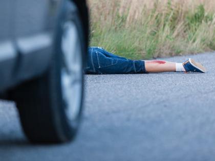 Navi Mumbai Accident: Drunk Driver Hits Woman, Rams Car Into Parked Vehicles in Kamothe | Navi Mumbai Accident: Drunk Driver Hits Woman, Rams Car Into Parked Vehicles in Kamothe