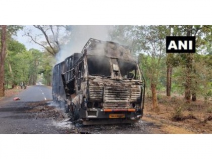 Maharashtra: Naxals torch 3 trucks involved in road construction in Gadchiroli | Maharashtra: Naxals torch 3 trucks involved in road construction in Gadchiroli