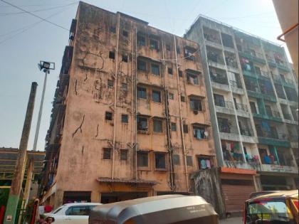 Two Nerul building residents asked to pay EMIs even after building face demolition threat | Two Nerul building residents asked to pay EMIs even after building face demolition threat