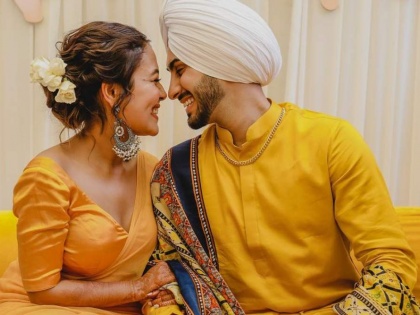 Neha Kakkar and Rohanpreet Singh first picture as husband and wife goes viral | Neha Kakkar and Rohanpreet Singh first picture as husband and wife goes viral