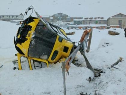 Nepal Helicopter Crash: Rescue Chopper Crashes in Lobuche Mountain of Khumbu; No Casualties | Nepal Helicopter Crash: Rescue Chopper Crashes in Lobuche Mountain of Khumbu; No Casualties Nepal Helicopter Crash: Rescue Chopper Crashes in Lobuche Mountain of Khumbu; No Casualties | Nepal Helicopter Crash: Rescue Chopper Crashes in Lobuche Mountain of Khumbu; No Casualties
