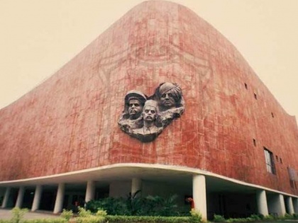 Thane's Ram Ganesh Gadkari Auditorium to Undergo Renovation | Thane's Ram Ganesh Gadkari Auditorium to Undergo Renovation