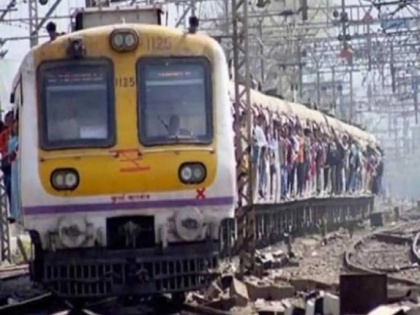 Mumbai: Railways to take action against those who perform stunts on local trains | Mumbai: Railways to take action against those who perform stunts on local trains