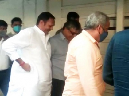 Mumbai: BJP leader Udayanraje Bhosale meets MNS chief Raj Thackeray at his residence | Mumbai: BJP leader Udayanraje Bhosale meets MNS chief Raj Thackeray at his residence