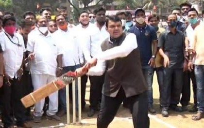 "Will hit all loose balls beyond boundary": Fadnavis issues warning to crisis-hit Maharashtra govt | "Will hit all loose balls beyond boundary": Fadnavis issues warning to crisis-hit Maharashtra govt