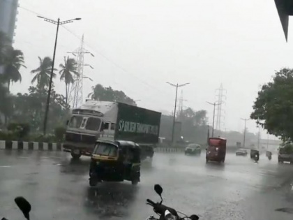 Parts of Mumbai receive heavy rain brings respite from scorching heat | Parts of Mumbai receive heavy rain brings respite from scorching heat