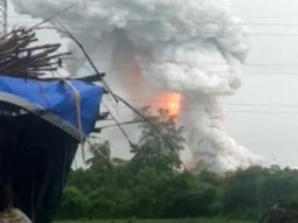 Video! Fire breaks out at firecracker factory in Dahanu | Video! Fire breaks out at firecracker factory in Dahanu