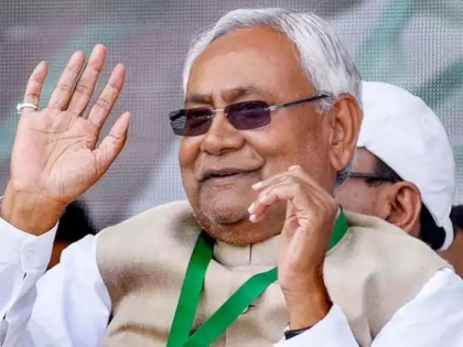 Bihar assembly polls: Onions pelted during CM Nitish Kumar's election rally in Madhubani | Bihar assembly polls: Onions pelted during CM Nitish Kumar's election rally in Madhubani