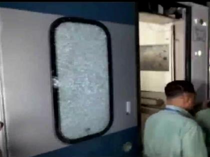 Vande Bharat train pelted with stones in West Bengal | Vande Bharat train pelted with stones in West Bengal
