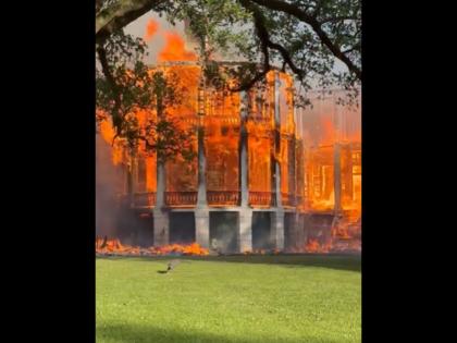 Nottoway Plantation Fire: Massive Blaze Erupts at Mansion in White Castle (Watch Video) | Nottoway Plantation Fire: Massive Blaze Erupts at Mansion in White Castle (Watch Video)