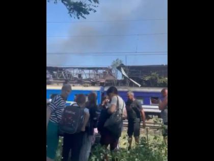 Russian Ballistic Missile Hits Odesa-Dnipro Train in Ukraine; Attack Caught on Camera | Russian Ballistic Missile Hits Odesa-Dnipro Train in Ukraine; Attack Caught on Camera