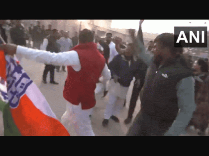 'Jai Shree Ram..': Congress Flag Vandalised Outside Ram Temple in Ayodhya – Watch Video | 'Jai Shree Ram..': Congress Flag Vandalised Outside Ram Temple in Ayodhya – Watch Video
