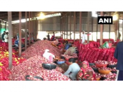 Nashik: No onion auction for second day as traders protest stock limit by Central govt | Nashik: No onion auction for second day as traders protest stock limit by Central govt
