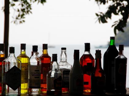 Pune: Foreign liquor stock seized in Junnar taluka | Pune: Foreign liquor stock seized in Junnar taluka Pune: Foreign liquor stock seized in Junnar taluka | Pune: Foreign liquor stock seized in Junnar taluka
