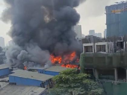 Mumbai Fire: Massive Blaze Erupts at Oshiwara Furniture Market in Andheri (Watch Video)