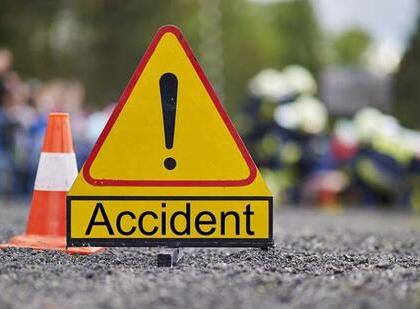 Raigad Road Accident: Thar Breaks Through Railing and Falls into Gorge While Avoiding Scooter | Raigad Road Accident: Thar Breaks Through Railing and Falls into Gorge While Avoiding Scooter Raigad Road Accident: Thar Breaks Through Railing and Falls into Gorge While Avoiding Scooter | Raigad Road Accident: Thar Breaks Through Railing and Falls into Gorge While Avoiding Scooter