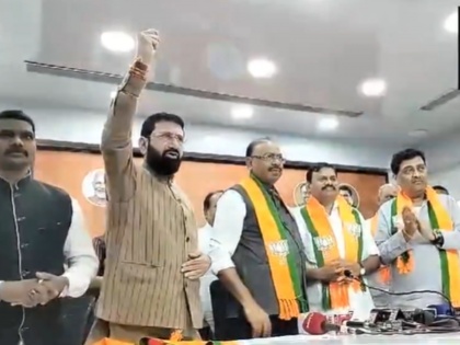 Maharashtra: Big Blow to Congress as Padmakar Valvi Joins BJP in Presence of Ashok Chavan | Maharashtra: Big Blow to Congress as Padmakar Valvi Joins BJP in Presence of Ashok Chavan