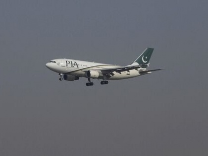Pakistan Airlines Air Hostess Flies To Canada, Leaves Note And Goes Missing | Pakistan Airlines Air Hostess Flies To Canada, Leaves Note And Goes Missing