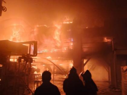 Palghar Fire: Massive Blaze Erupts at Carpet Factory in Boisar, Workers Injured