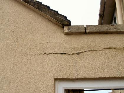 Maharashtra: 120 residents evacuated after building's pillars in Thane develop cracks | Maharashtra: 120 residents evacuated after building's pillars in Thane develop cracks