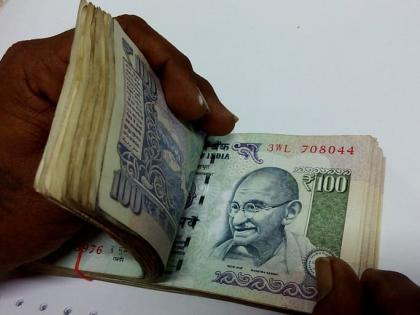Pune: Woman robbed of Rs 1 lakh by fake bank employee | Pune: Woman robbed of Rs 1 lakh by fake bank employee Pune: Woman robbed of Rs 1 lakh by fake bank employee | Pune: Woman robbed of Rs 1 lakh by fake bank employee
