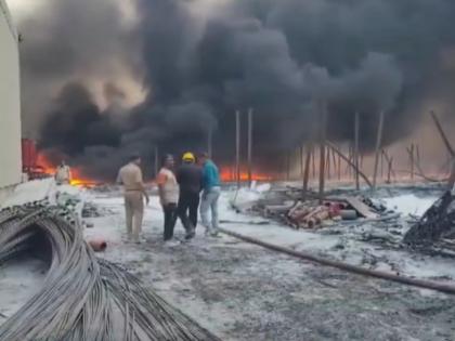 MP: Huge Fire Breaks Out at Pipe Factory in Pithampur Industrial Area of Dhar (Watch) | MP: Huge Fire Breaks Out at Pipe Factory in Pithampur Industrial Area of Dhar (Watch)