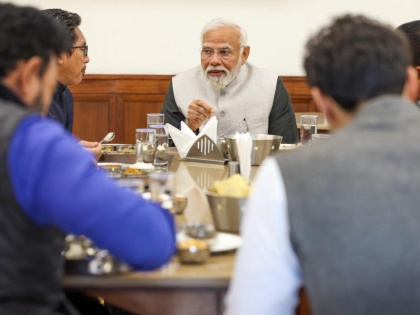 PM Modi Hosts MPs Over a Surprise 'Punishment Lunch' | PM Modi Hosts MPs Over a Surprise 'Punishment Lunch'