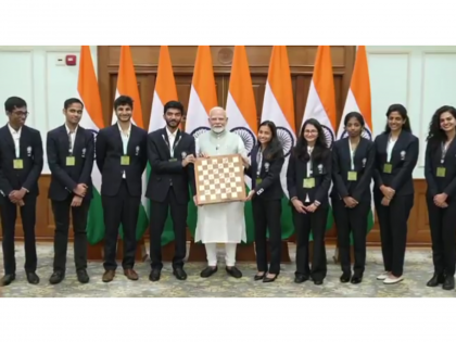 PM Modi Meets Chess Olympiad Winning Teams at His Residence in Delhi (Watch Video) | PM Modi Meets Chess Olympiad Winning Teams at His Residence in Delhi (Watch Video)