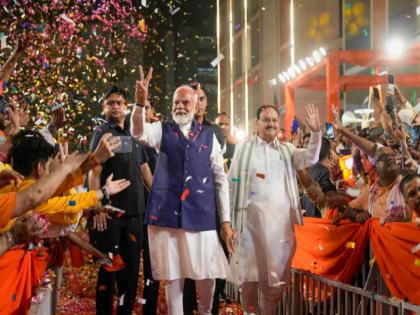 PM Modi Receives Grand Welcome at BJP Headquarters After Historic Victory in Delhi Assembly Election 2025 (Watch Video)